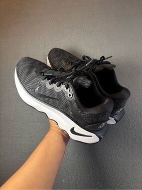 Nike Motiva Women’s Walking Shoes Black White Size 8 Comfort Cushion